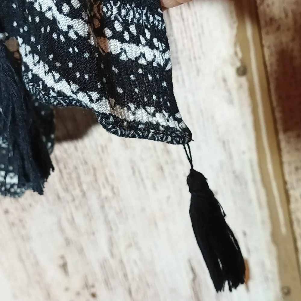 Vince Camuto novelty boho quirky kimono black white embroidered tassels os - Picture 7 of 9